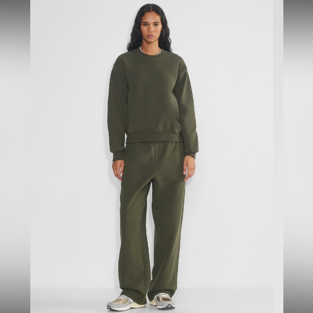 Aritzia Cozy Sweatfleece Mega Straight Sweatpant